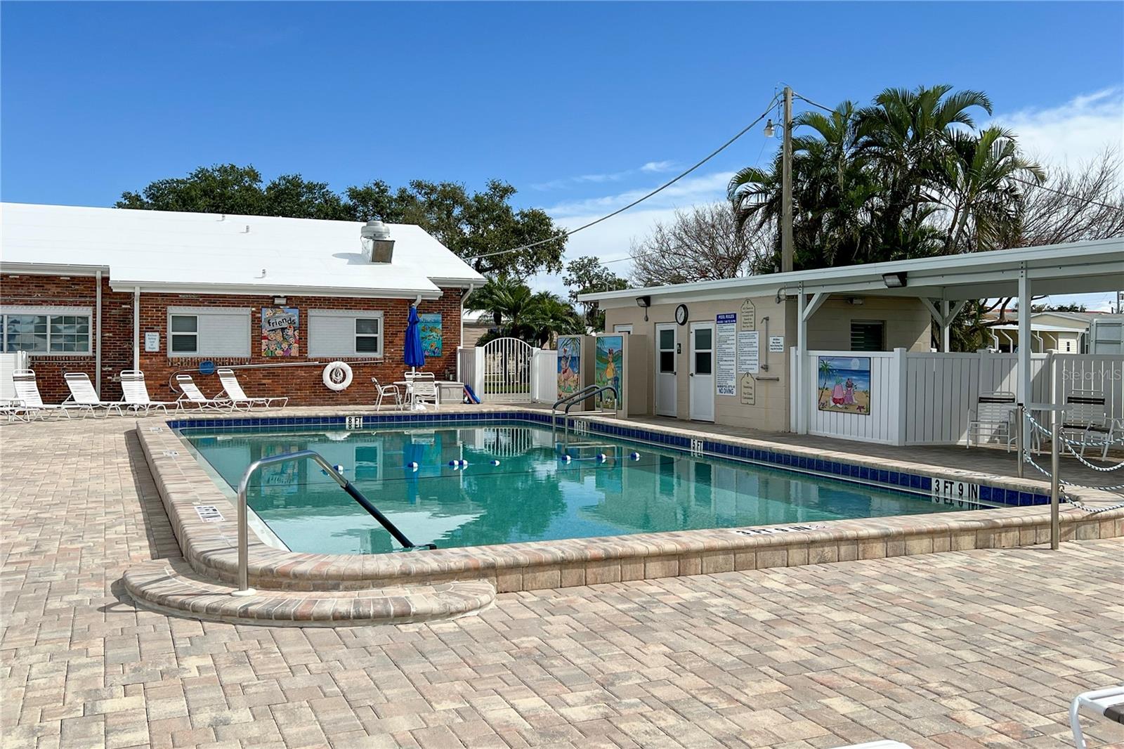 214 LEISURE WAY — photo 39