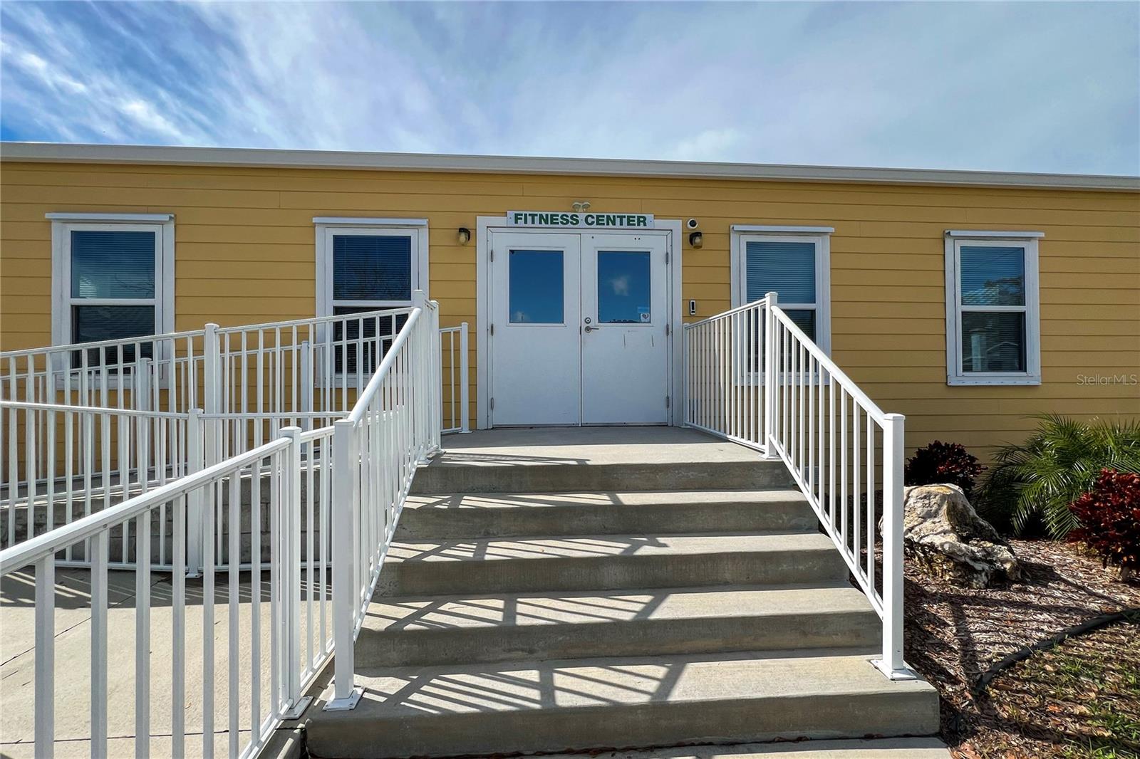 214 LEISURE WAY — photo 43