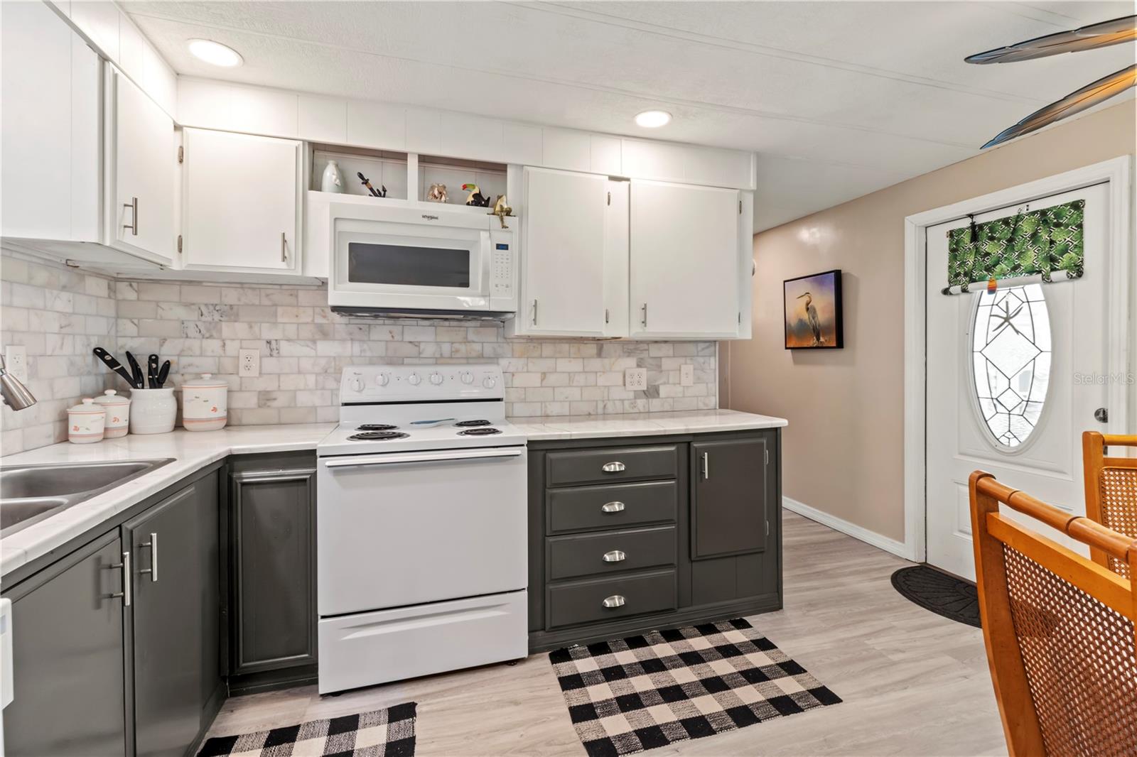 214 LEISURE WAY — photo 10