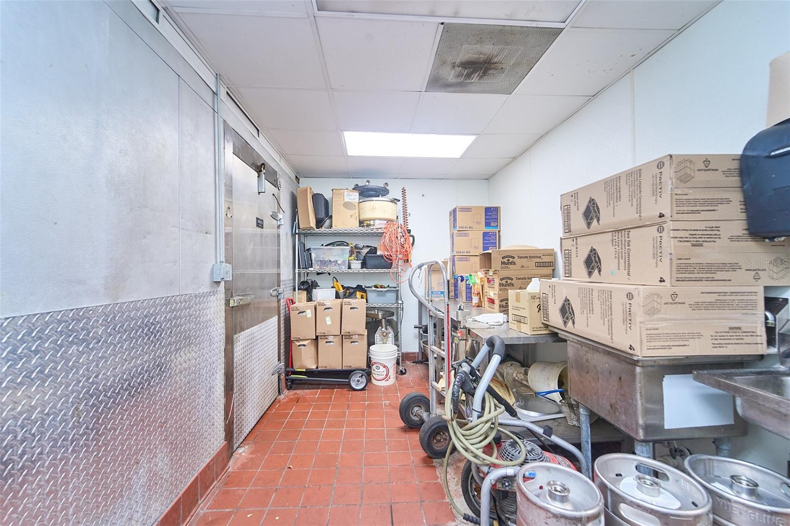 704 E BRANDON BLVD — photo 31