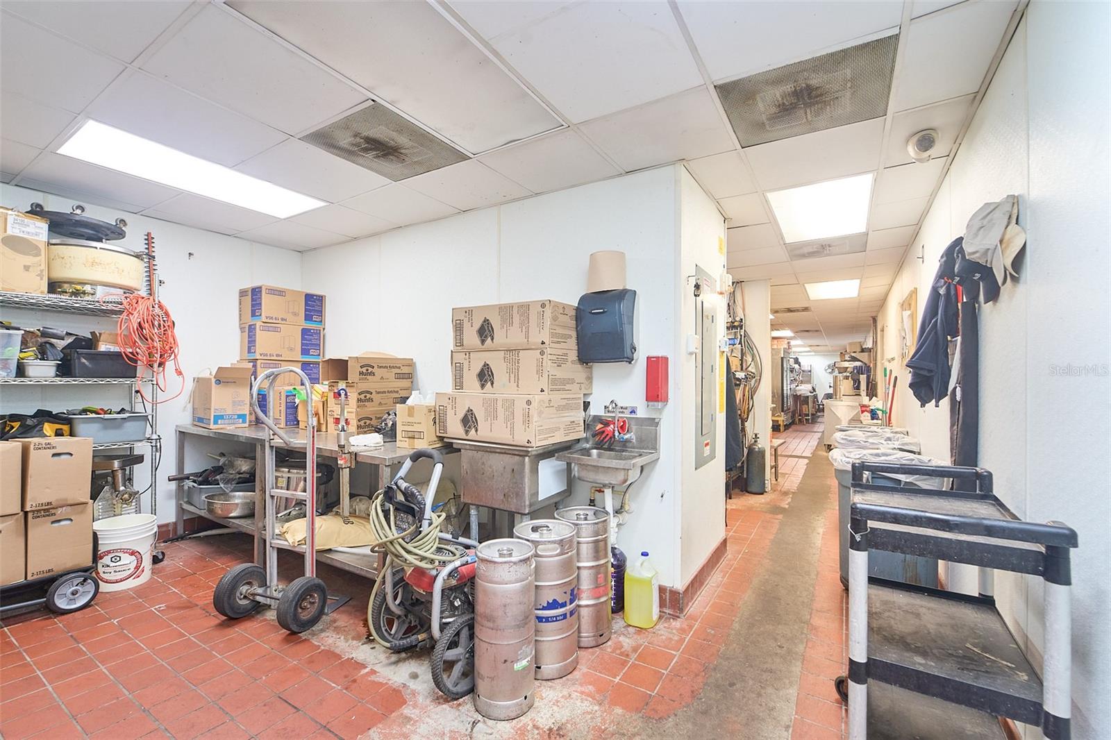 704 E BRANDON BLVD — photo 32