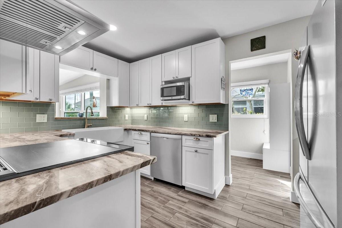 904 INLET CIR — photo 15