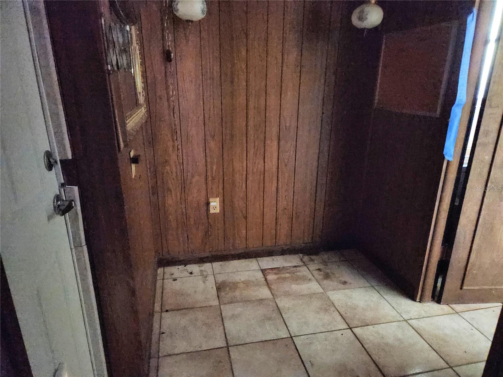 286 SHAMROCK DR — photo 42