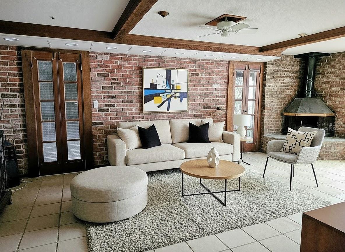 286 SHAMROCK DR — photo 12