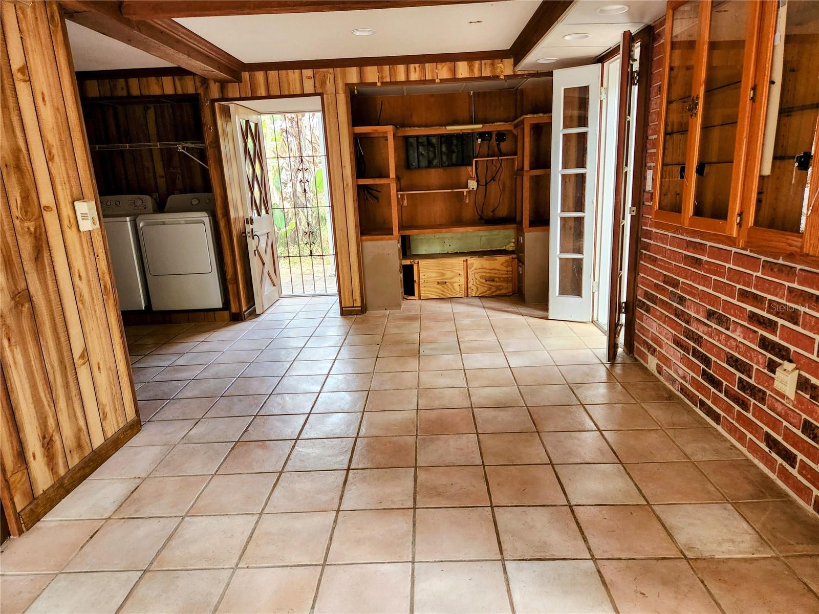 286 SHAMROCK DR — photo 17