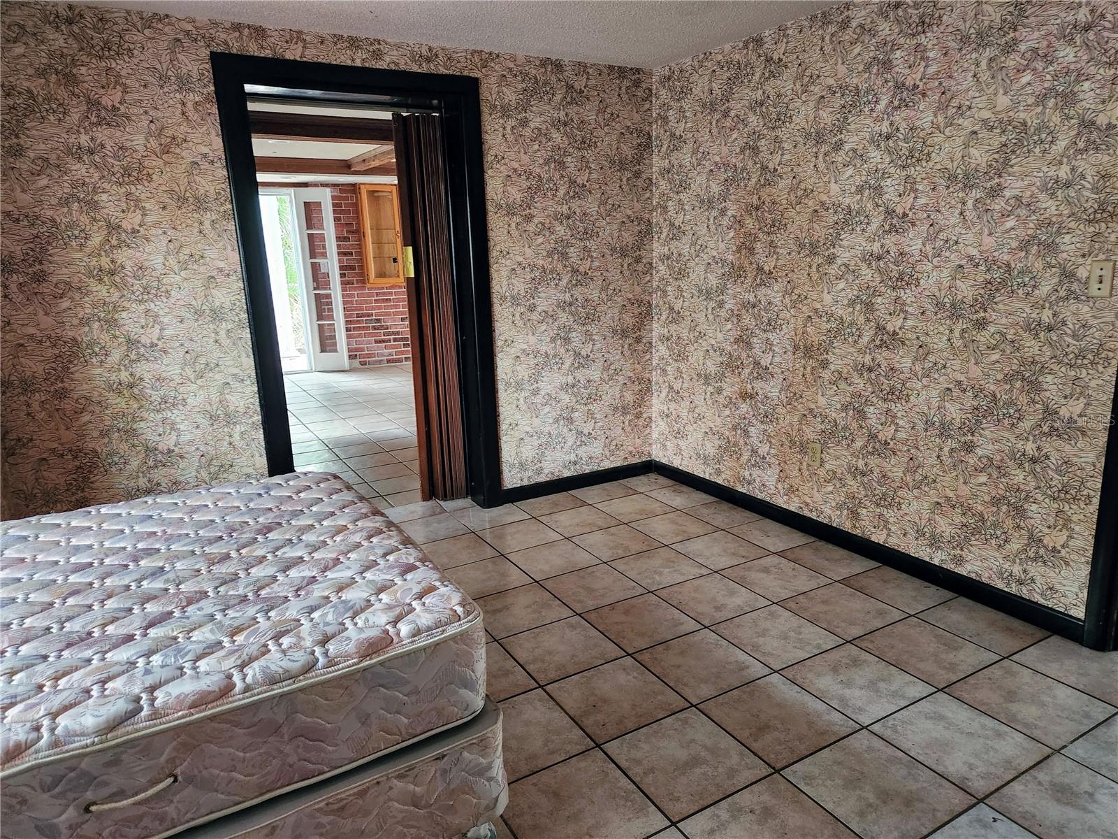 286 SHAMROCK DR — photo 24