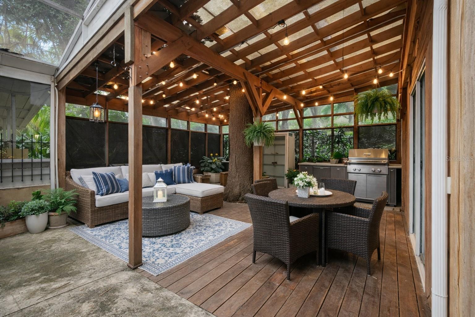286 SHAMROCK DR — photo 4
