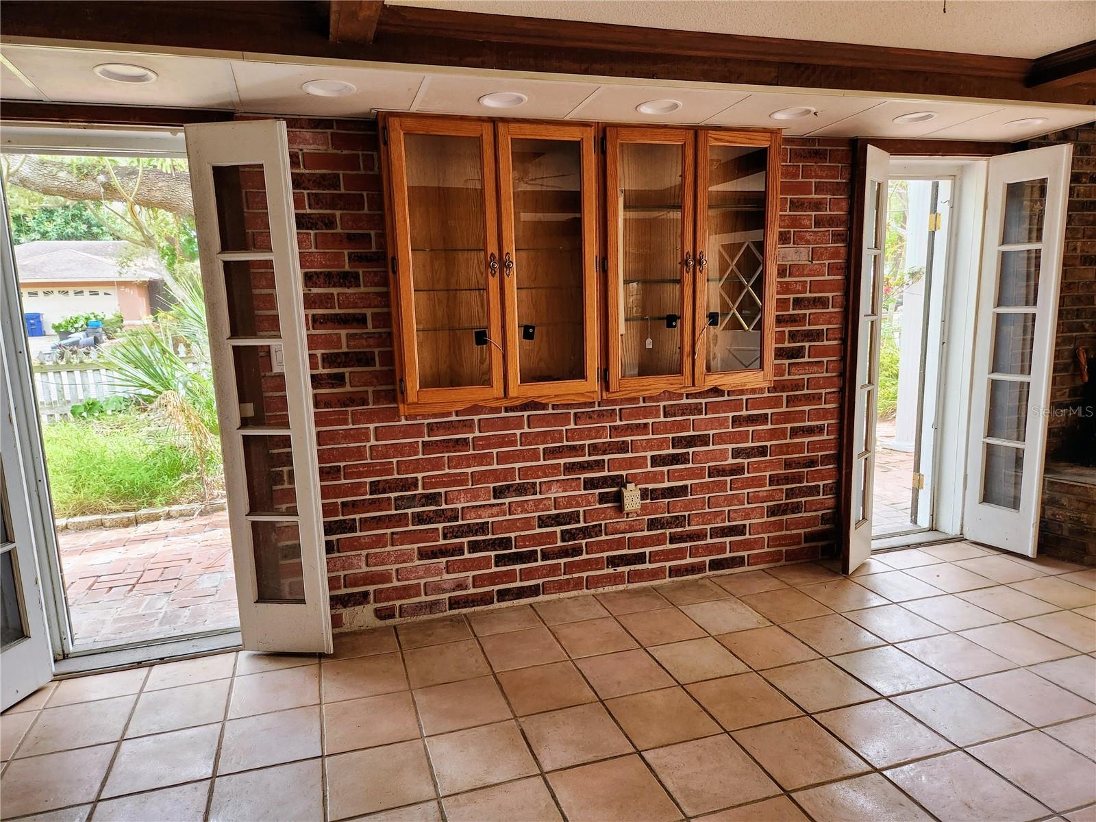 286 SHAMROCK DR — photo 21