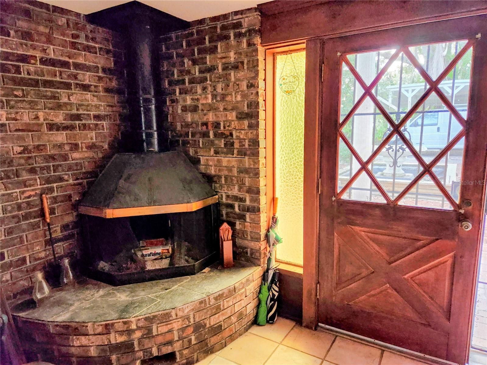 286 SHAMROCK DR — photo 22