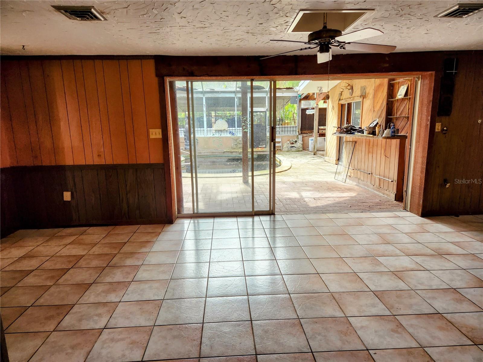 286 SHAMROCK DR — photo 8
