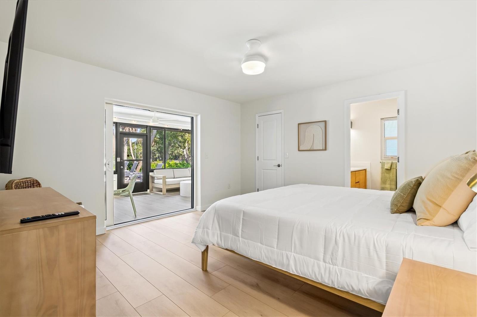 2641 HYDE PARK ST — photo 34