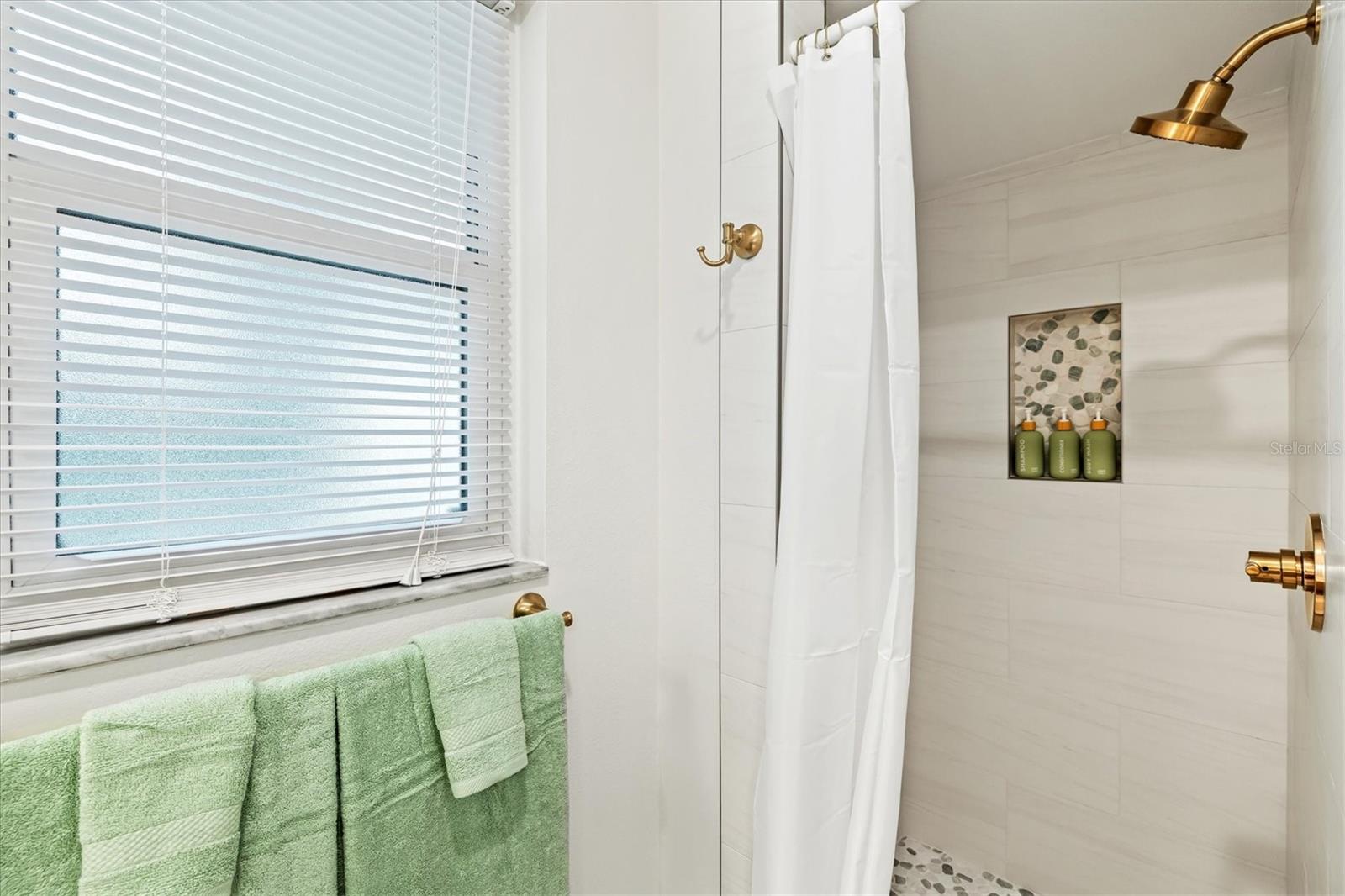 2641 HYDE PARK ST — photo 38