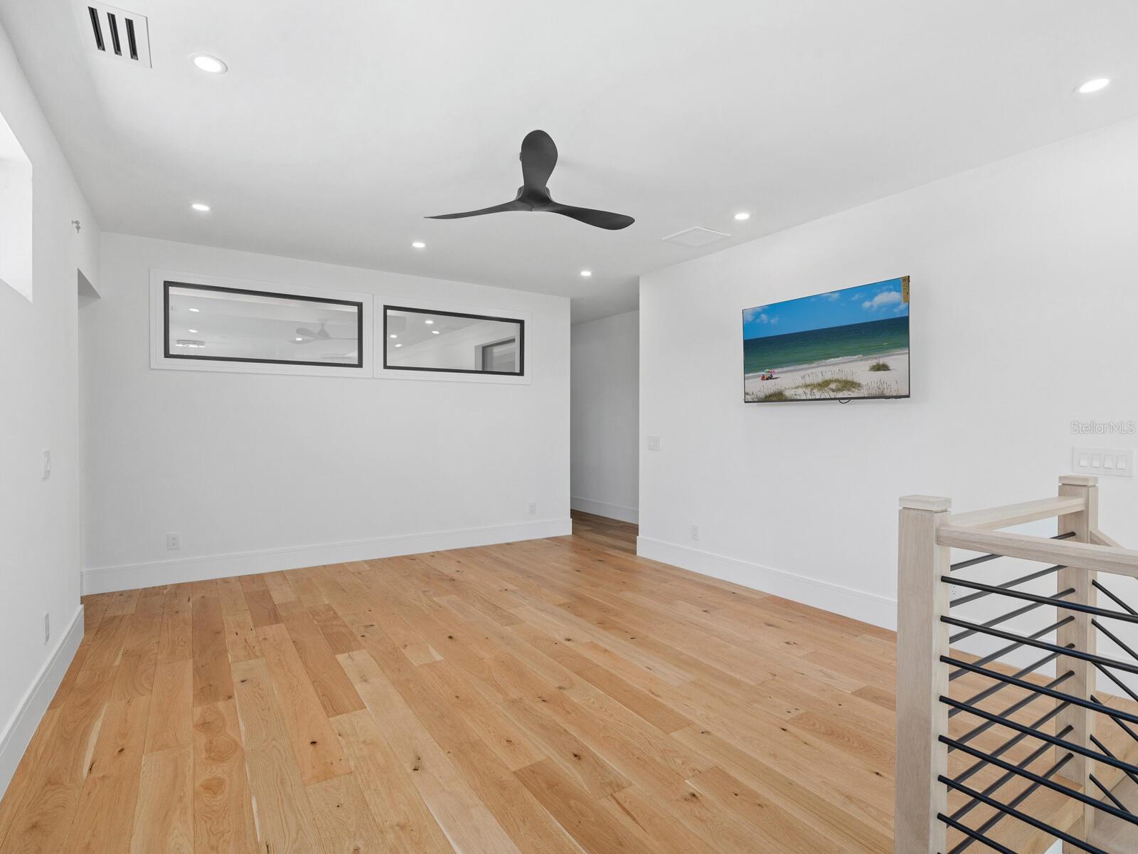 2467 HYDE PARK ST — photo 21