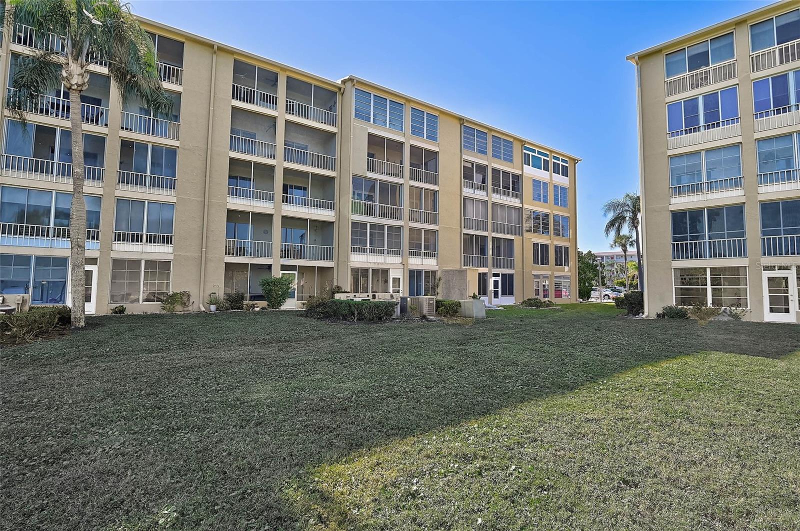 3585 LAKE BAYSHORE DR #J-301 — photo 32