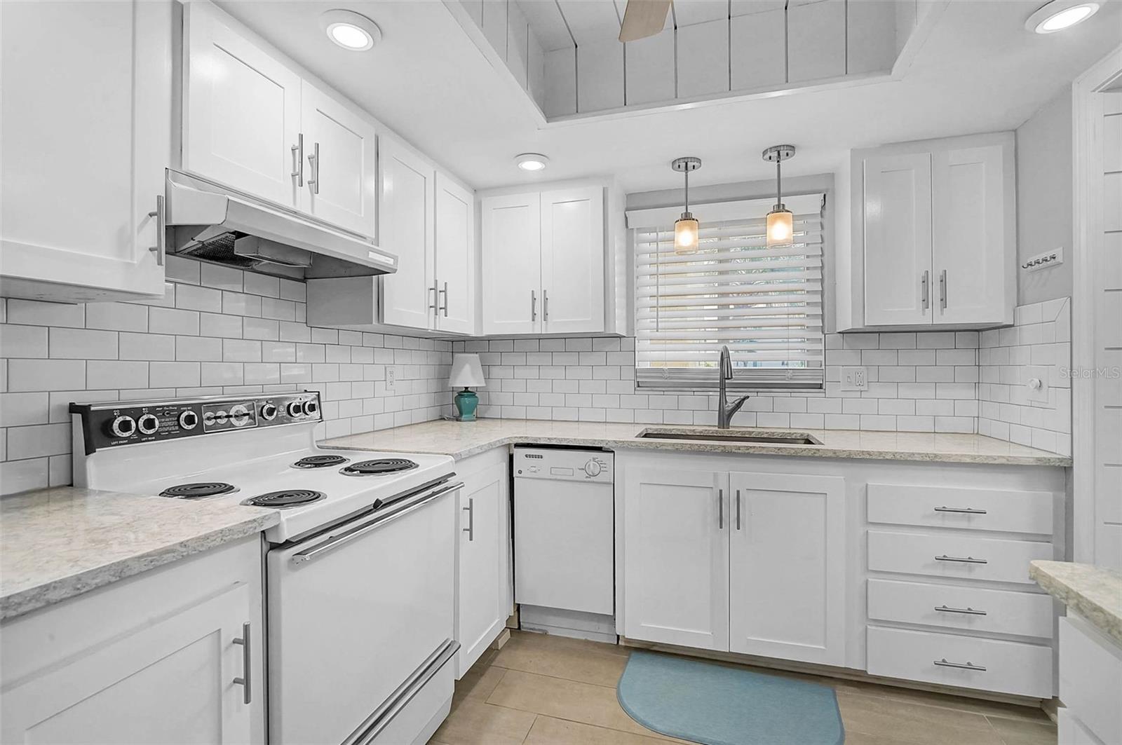 3585 LAKE BAYSHORE DR #J-301 — photo 4