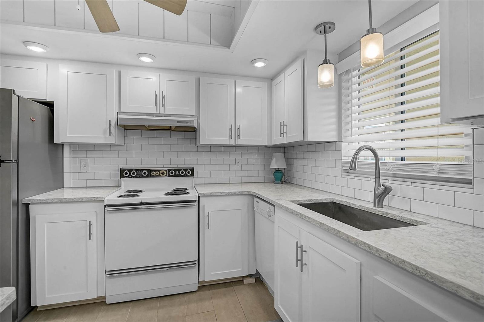 3585 LAKE BAYSHORE DR #J-301 — photo 5