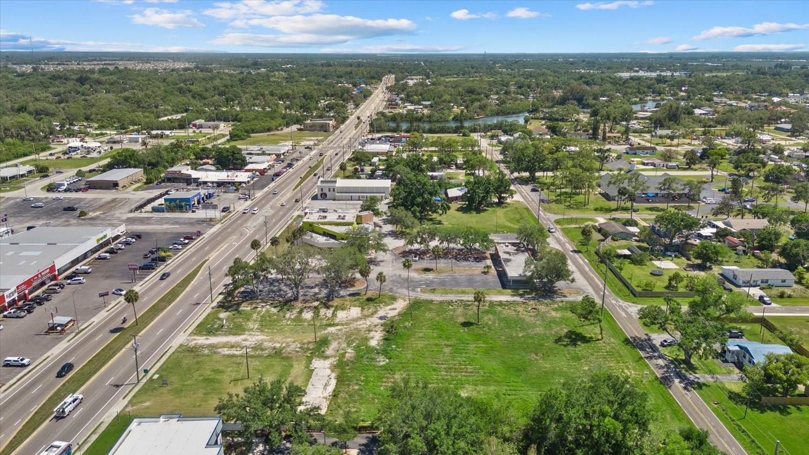 610 N US HIGHWAY 41 — photo 4