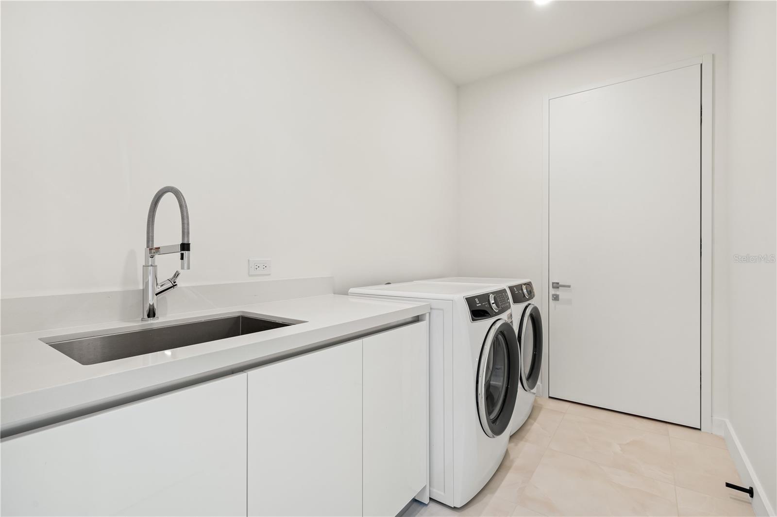 111 GOLDEN GATE #602 — photo 42