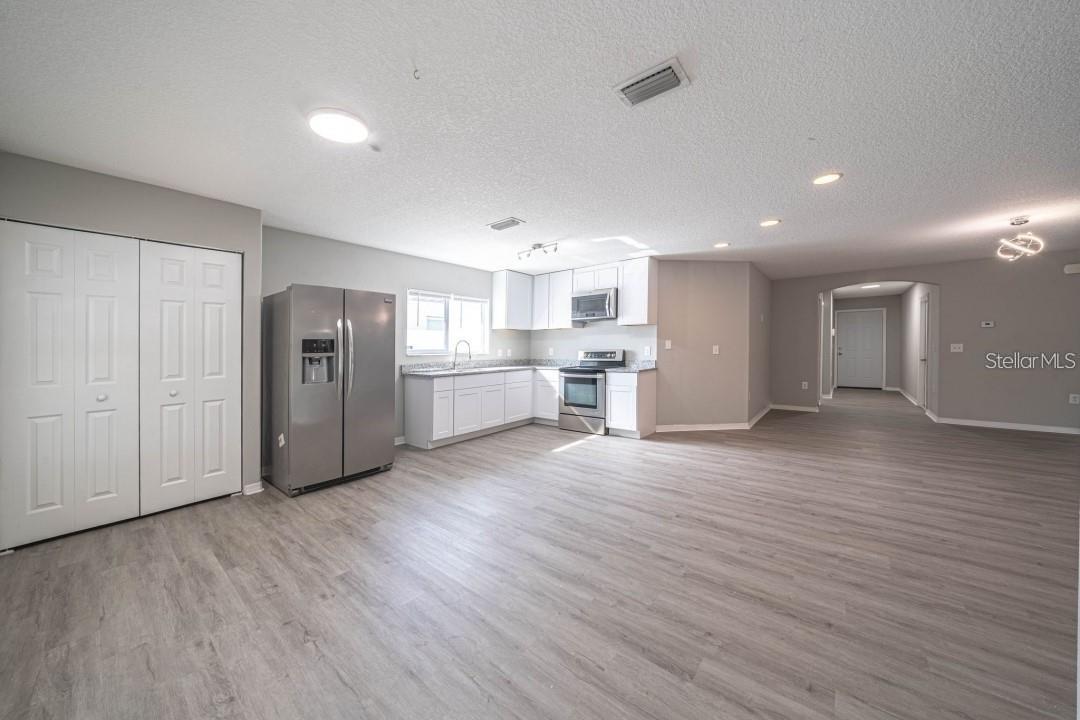 2025 PEACEFUL PALM ST — photo 9