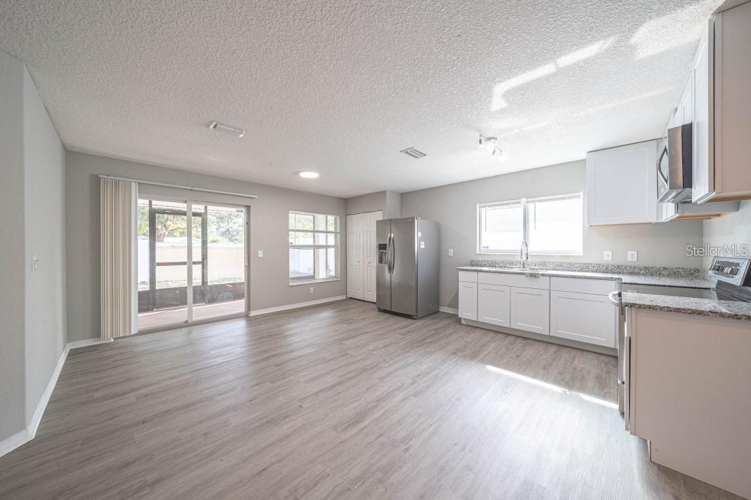 2025 PEACEFUL PALM ST — photo 10