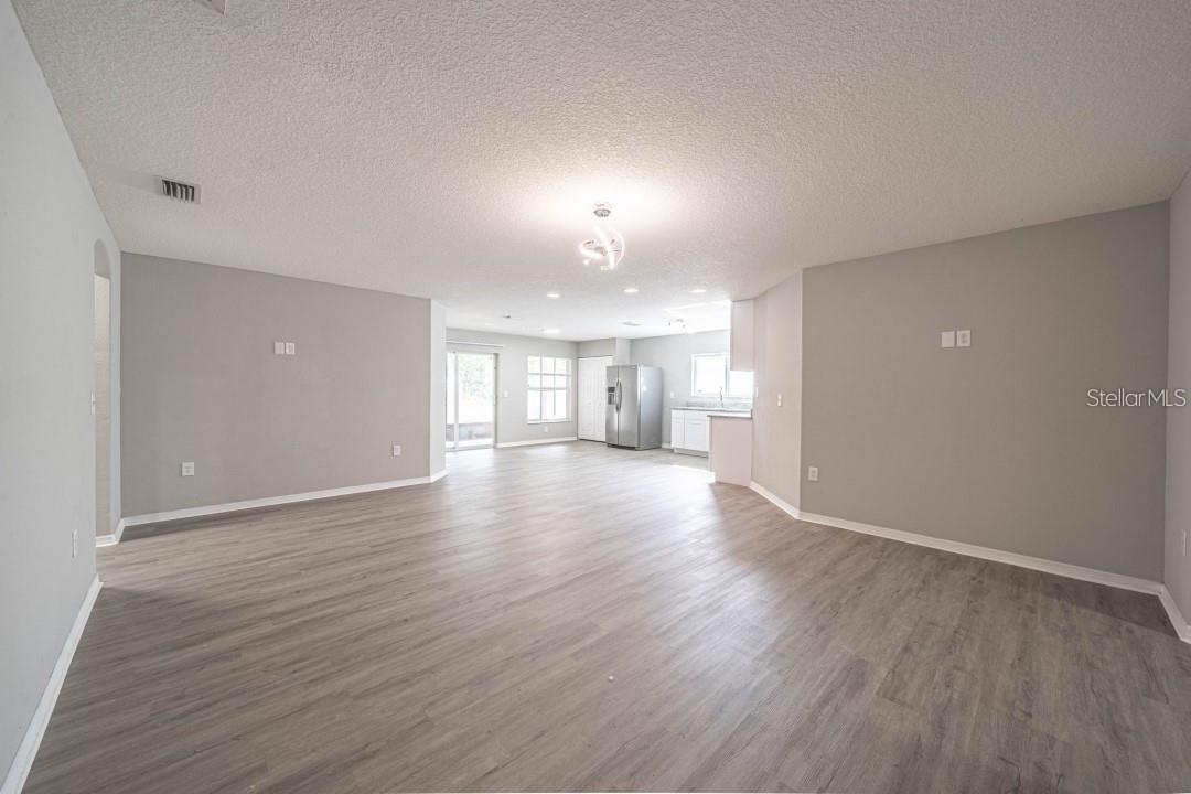 2025 PEACEFUL PALM ST — photo 4