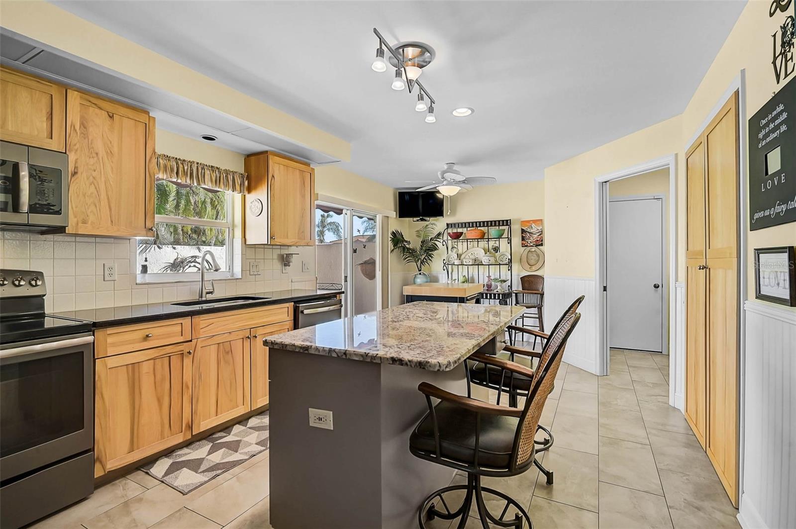 4041 MURFIELD DR E — photo 10