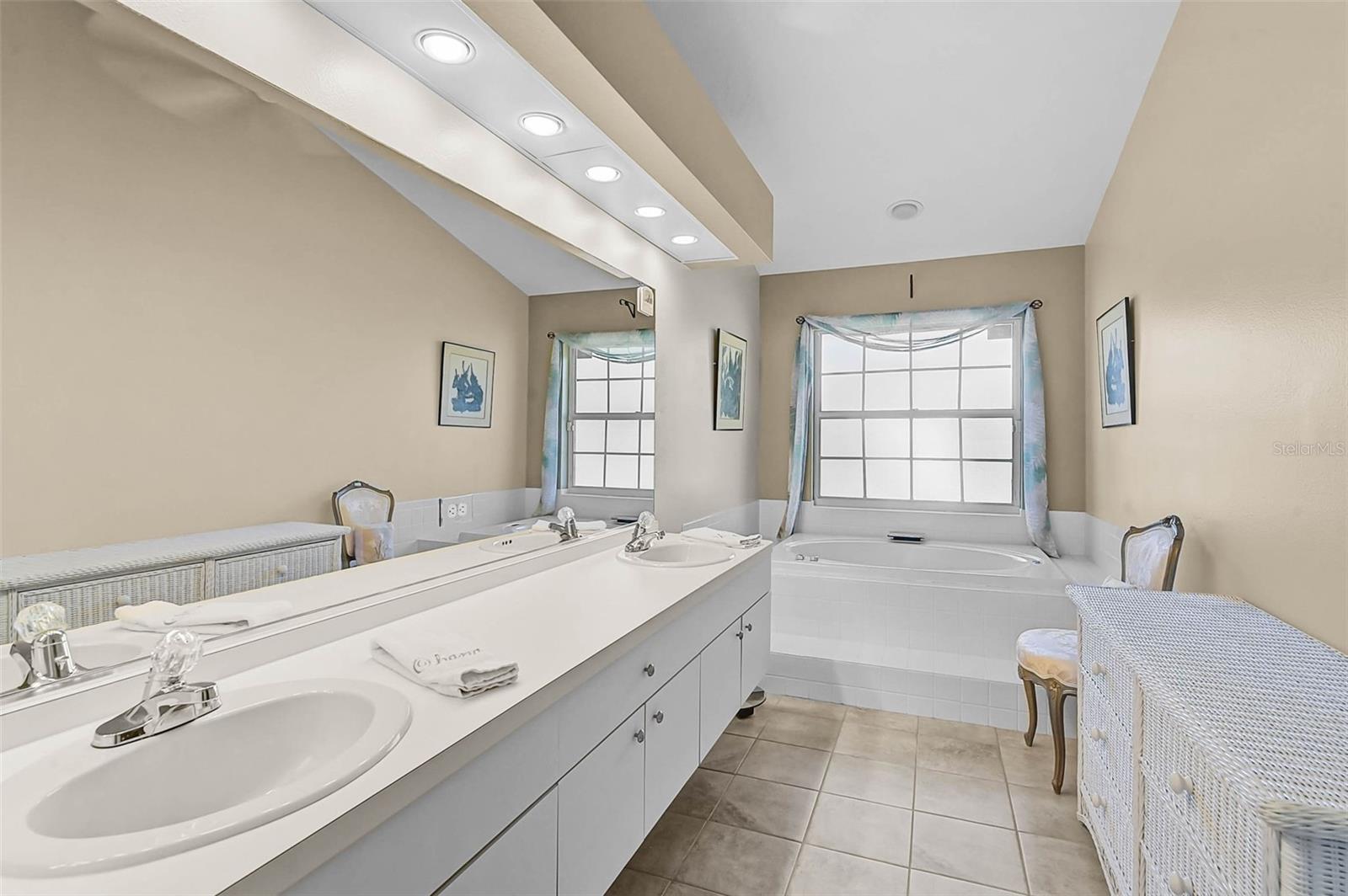 4041 MURFIELD DR E — photo 17