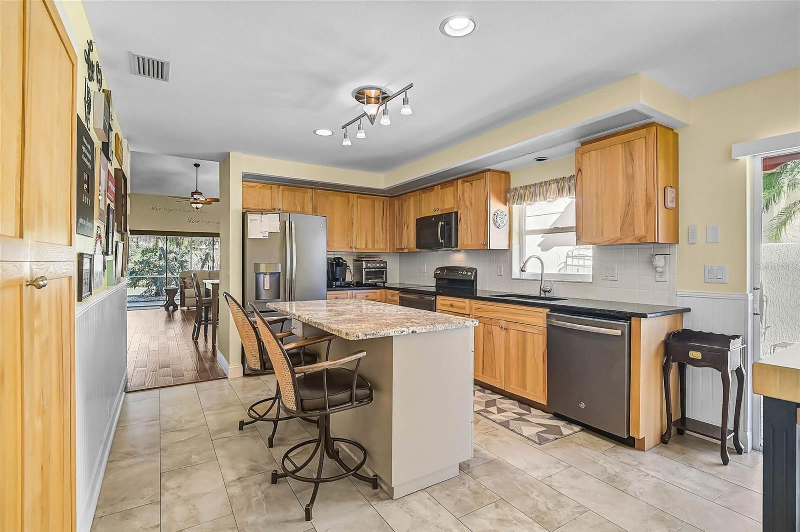 4041 MURFIELD DR E — photo 9