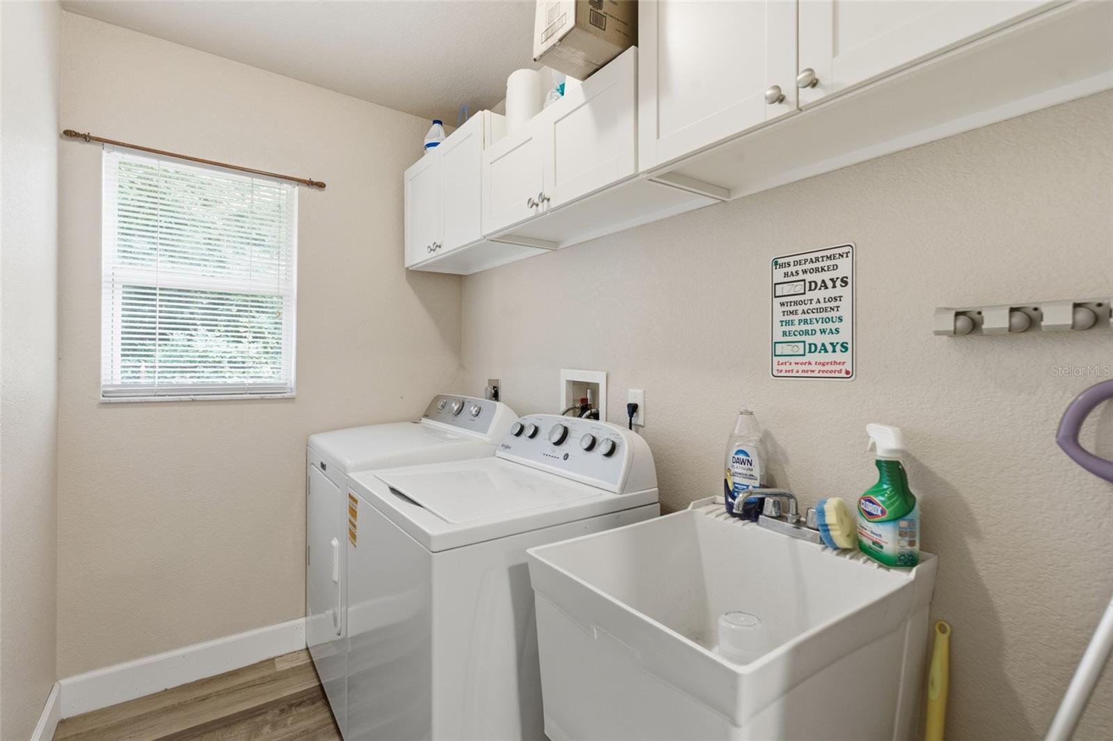 4409 KENOSKA ST — photo 36