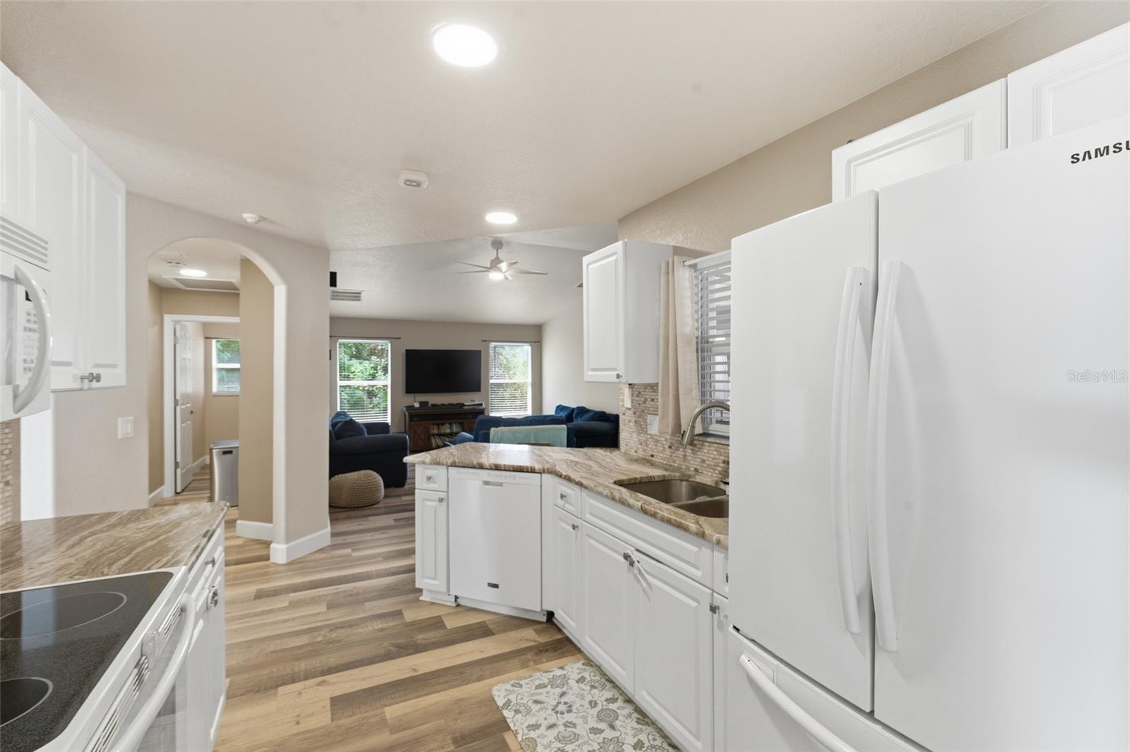 4409 KENOSKA ST — photo 13