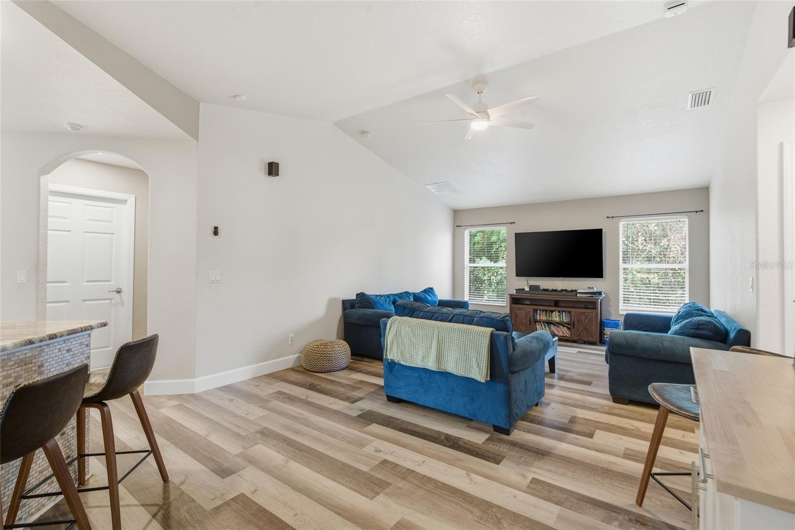 4409 KENOSKA ST — photo 20