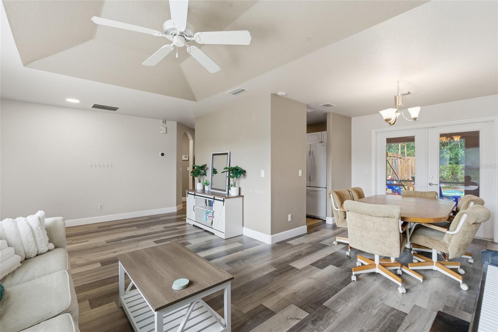 4409 KENOSKA ST — photo 5