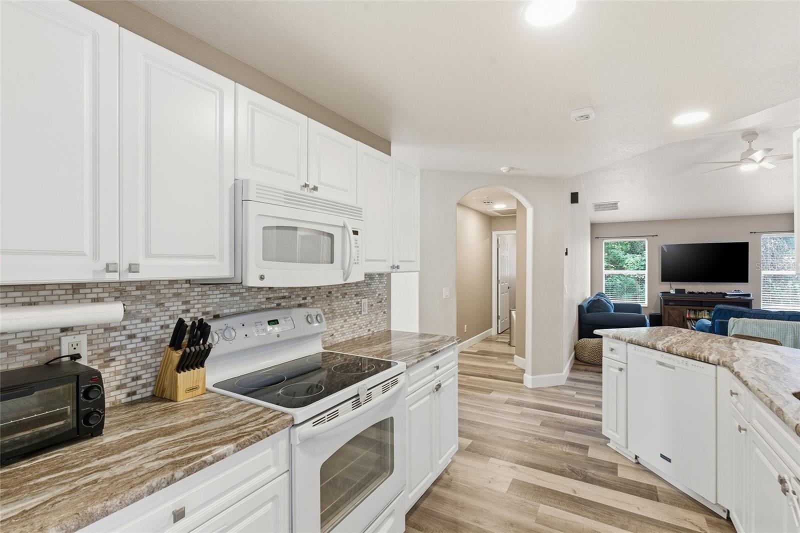 4409 KENOSKA ST — photo 14