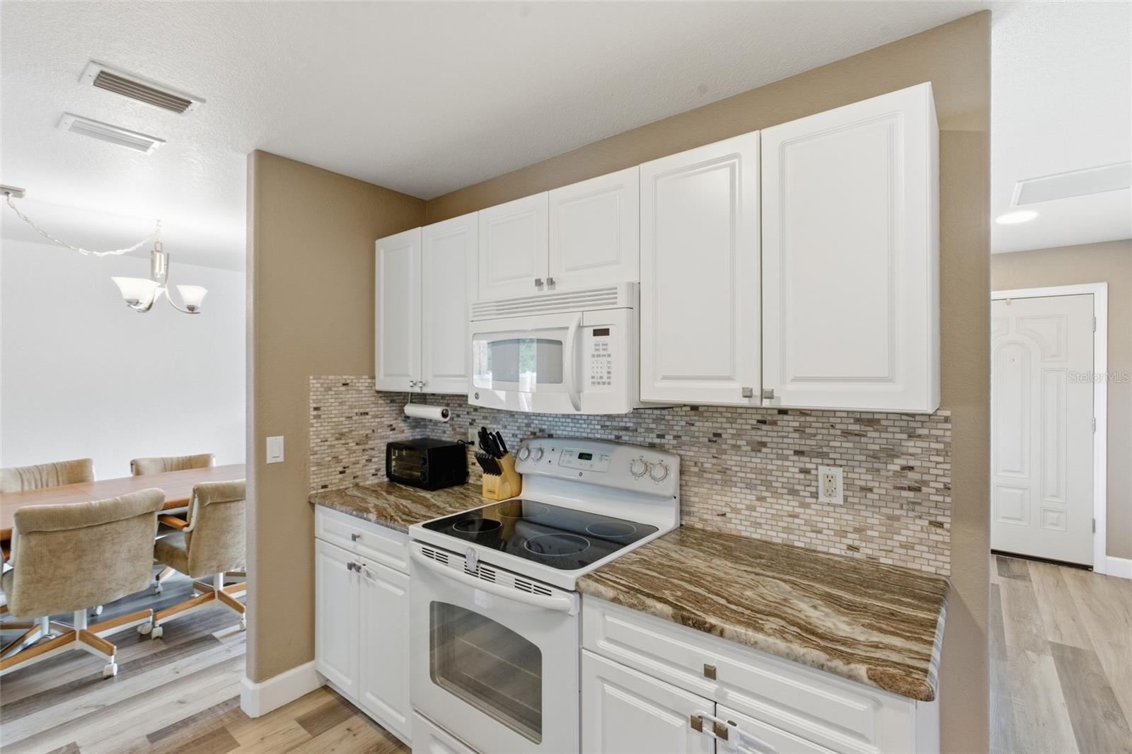 4409 KENOSKA ST — photo 11