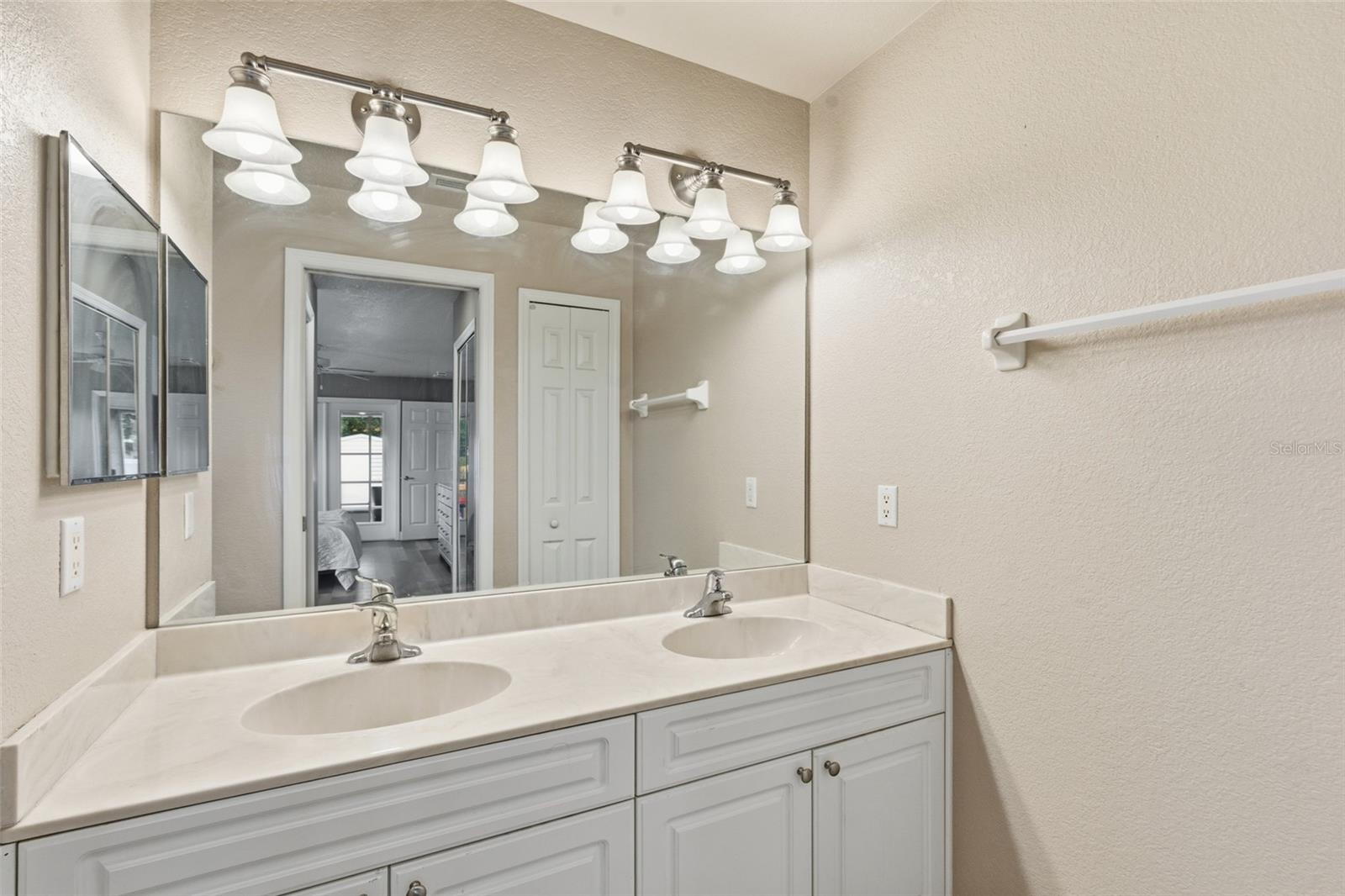 4409 KENOSKA ST — photo 25