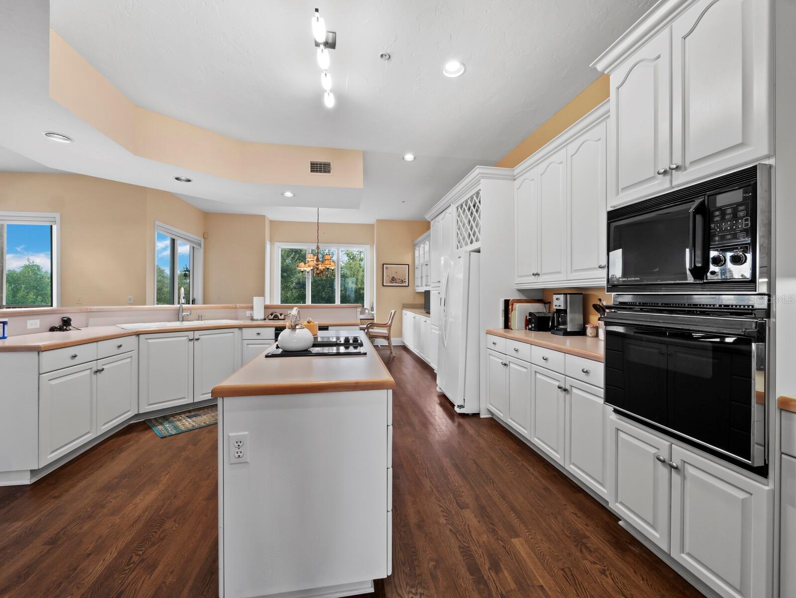 836 EVERGREEN WAY — photo 18