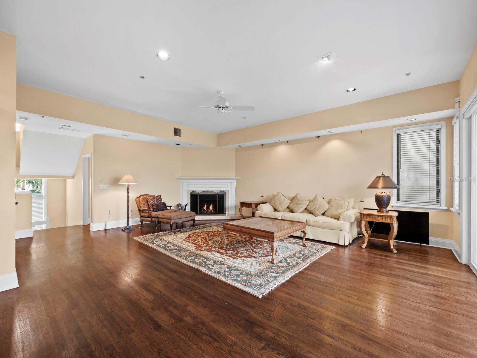 836 EVERGREEN WAY — photo 6