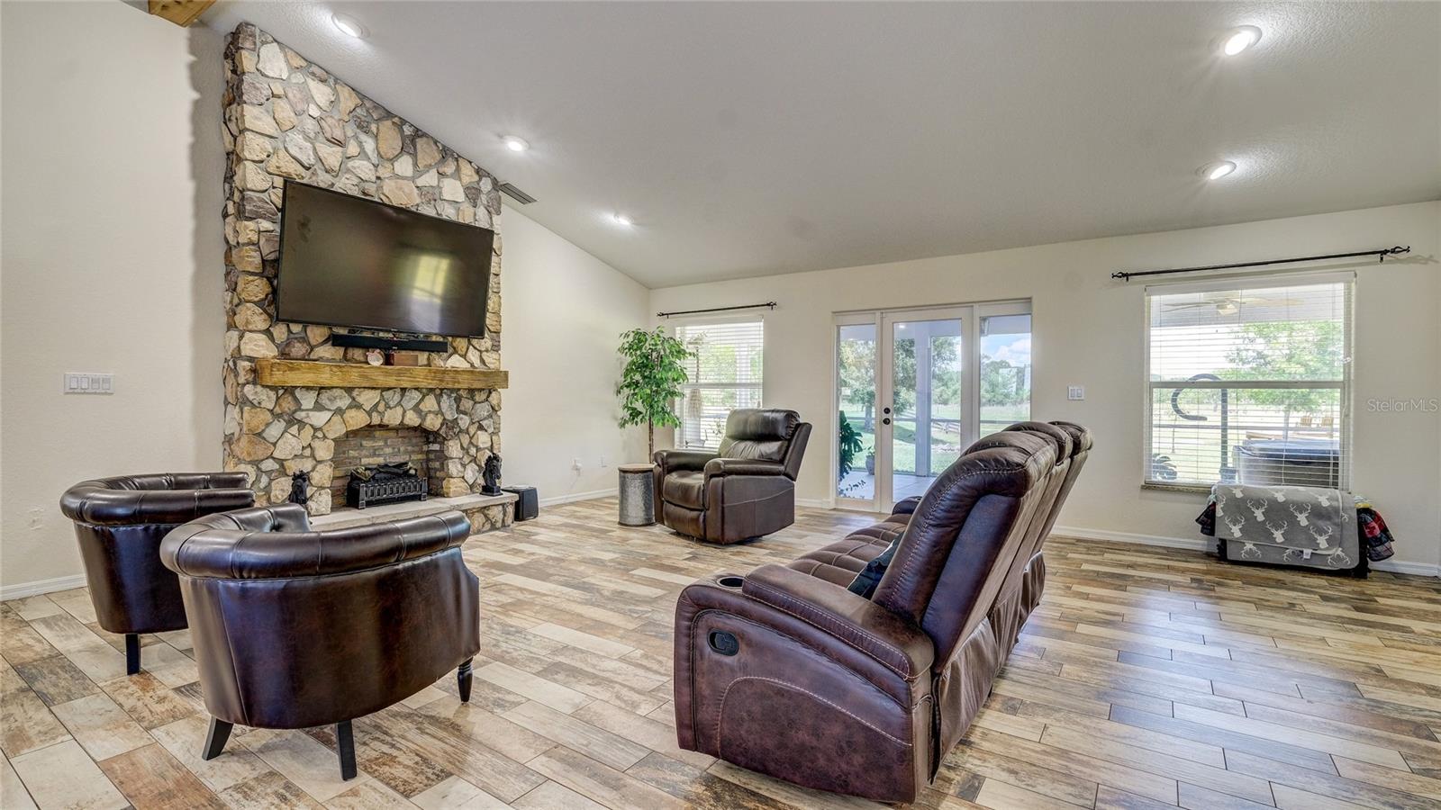 560 OAKFORD RD — photo 14
