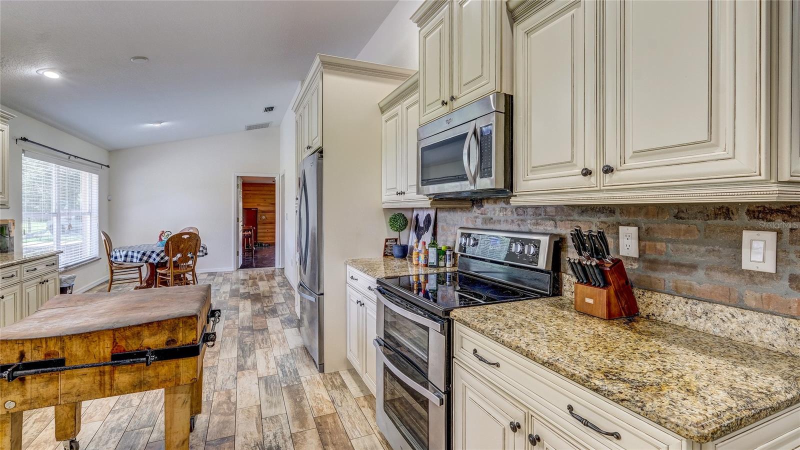 560 OAKFORD RD — photo 21
