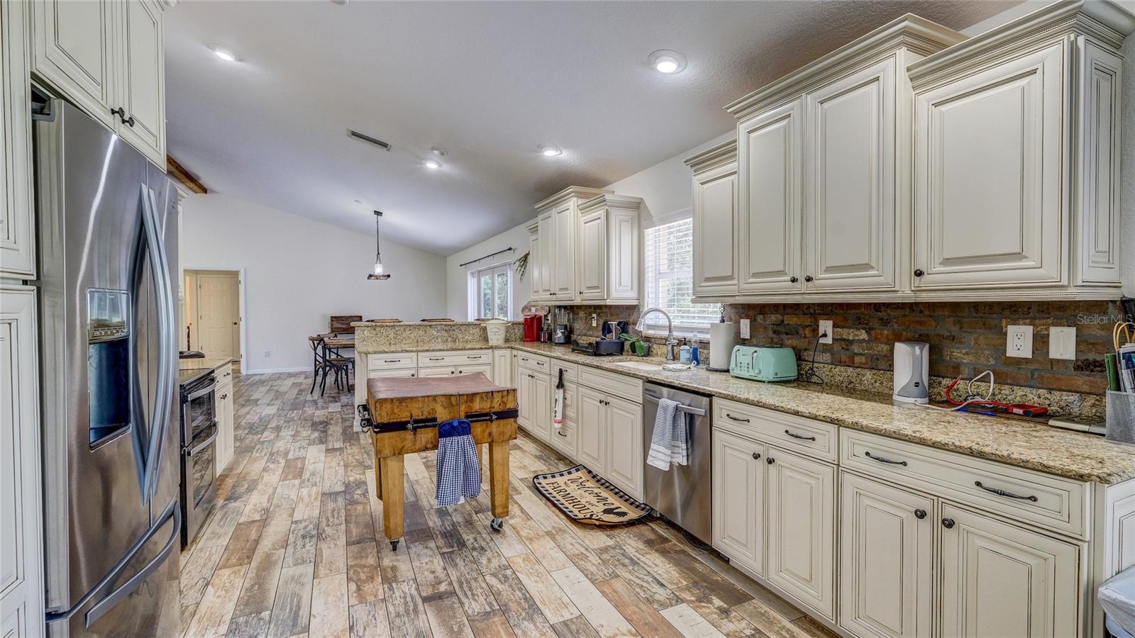 560 OAKFORD RD — photo 22