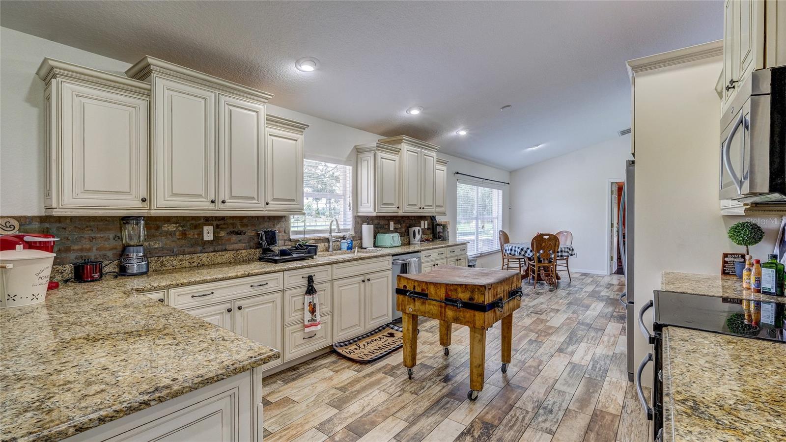 560 OAKFORD RD — photo 20