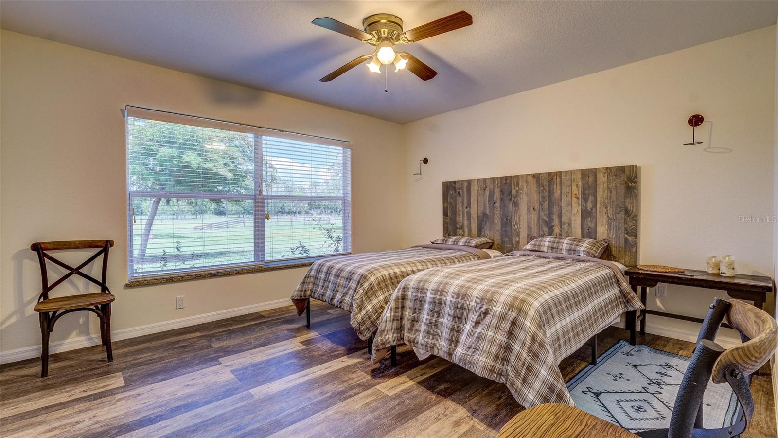 560 OAKFORD RD — photo 17
