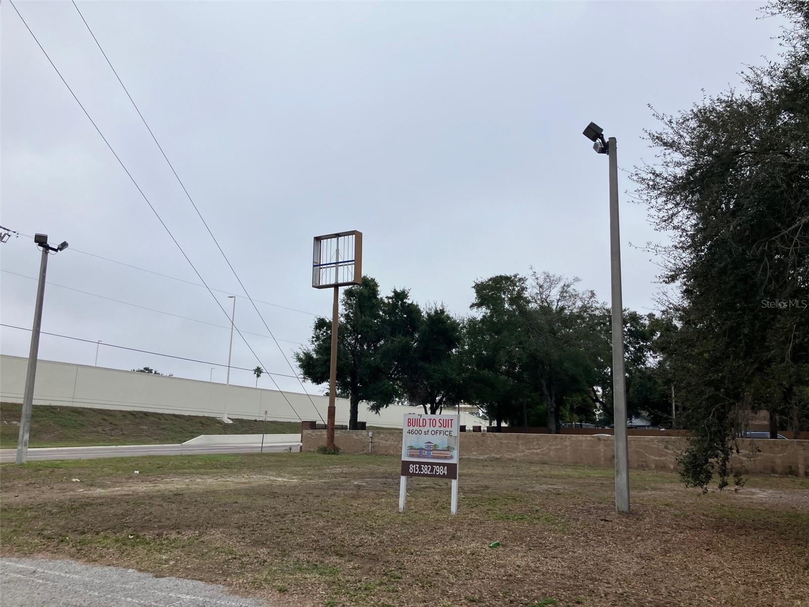3900 N MARGUERITE AVE — photo 3