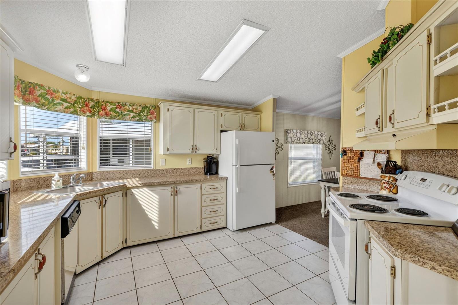 512 LA PLAYA CIR — photo 8