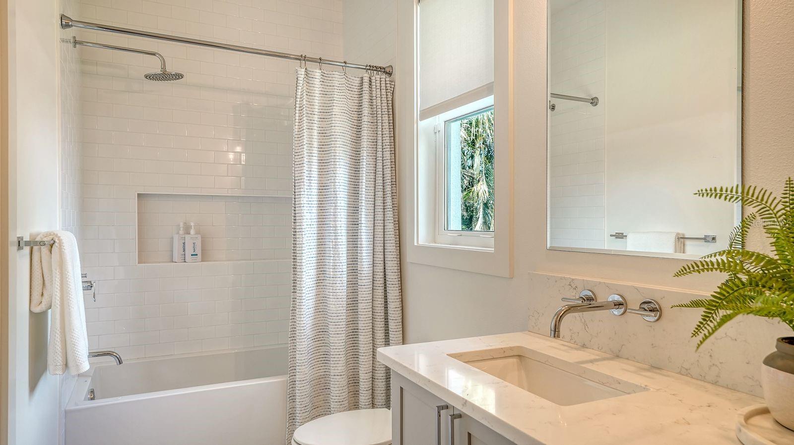 6136 HOLLYWOOD BLVD — photo 20