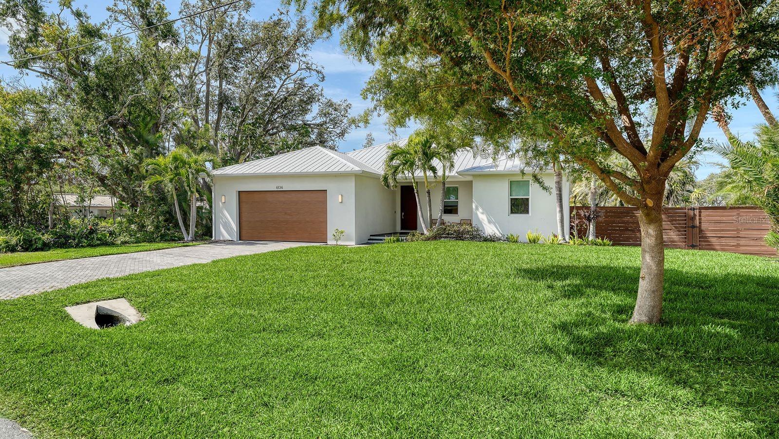 6136 HOLLYWOOD BLVD — photo 4
