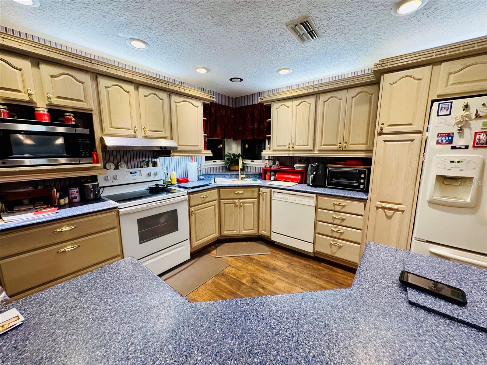 17725 POWERLINE RD — photo 24