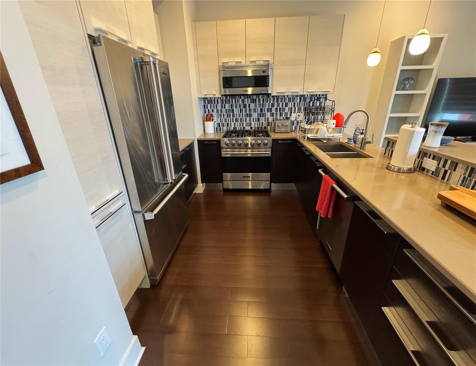239 COSMOPOLITAN CT — photo 8