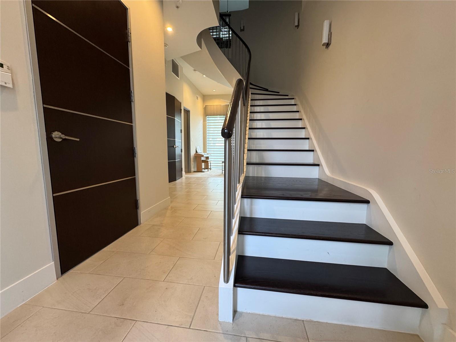 239 COSMOPOLITAN CT — photo 2
