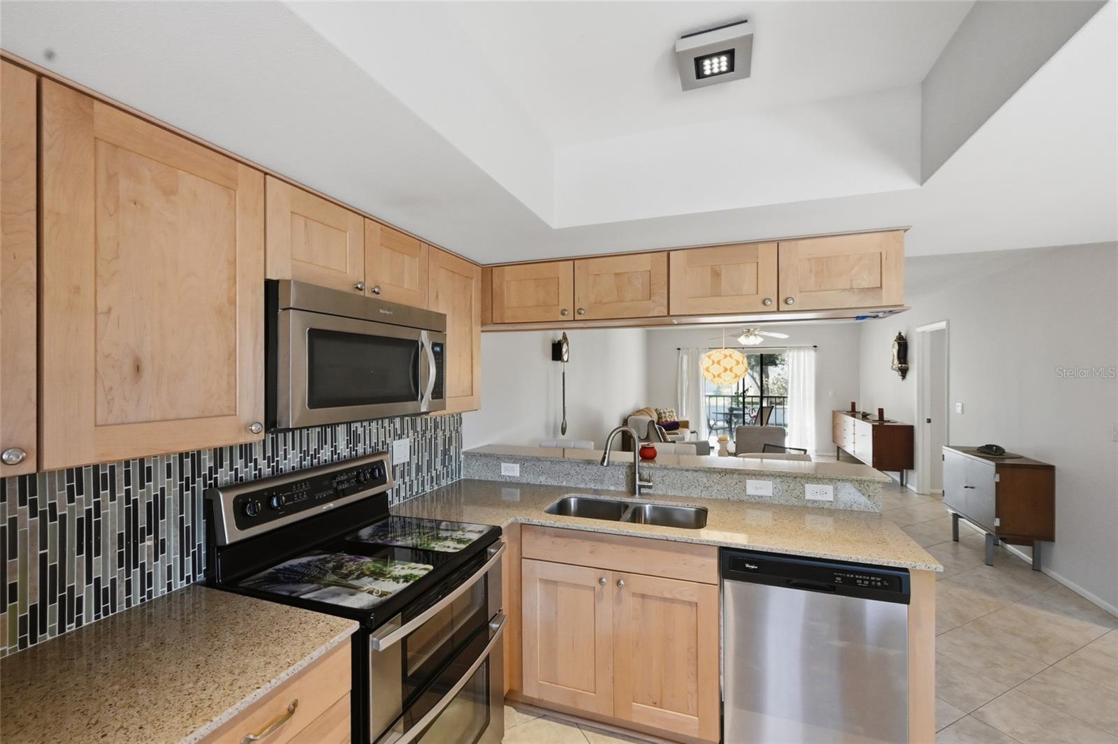 7845 EAGLE CREEK DR — photo 2